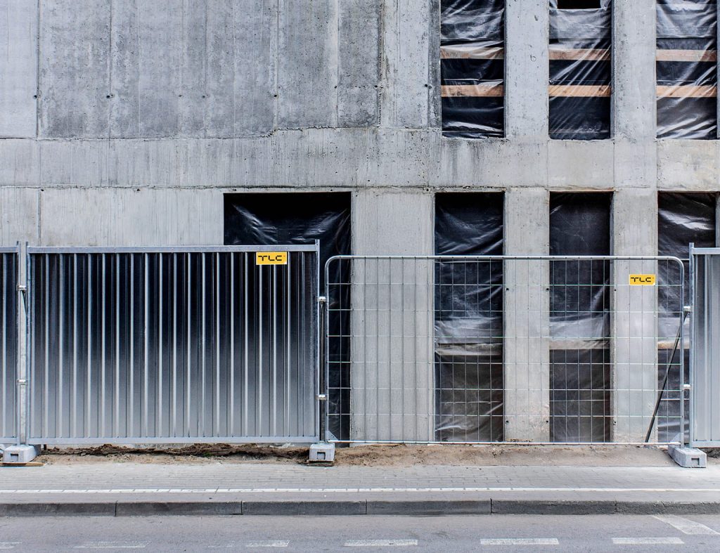 Ogrodzenia budowlane. Kompleksowy przewodnik po zabezpieczeniach placu budowy